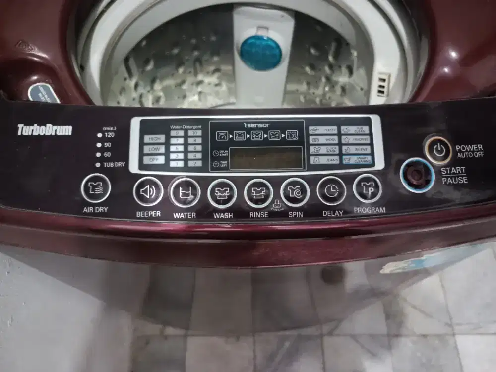 Baca Deskripsinya! Dijual mesin cuci 1 tabung LG kondisi hidup normal.