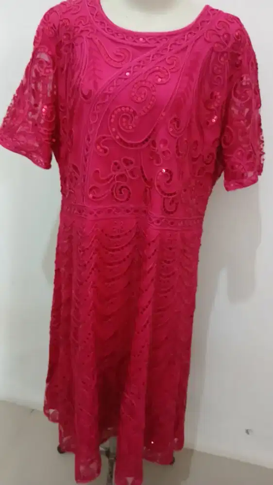 Dress brukat timbul jumbo made in hongkong