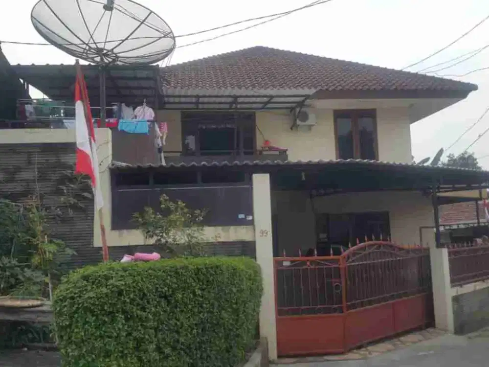 Di Jual Rumah bagus 2 lantai 6 kamar tidur di beeelakang kampus UI depok