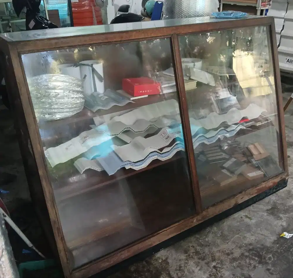 Lemari Etalase kayu Jati