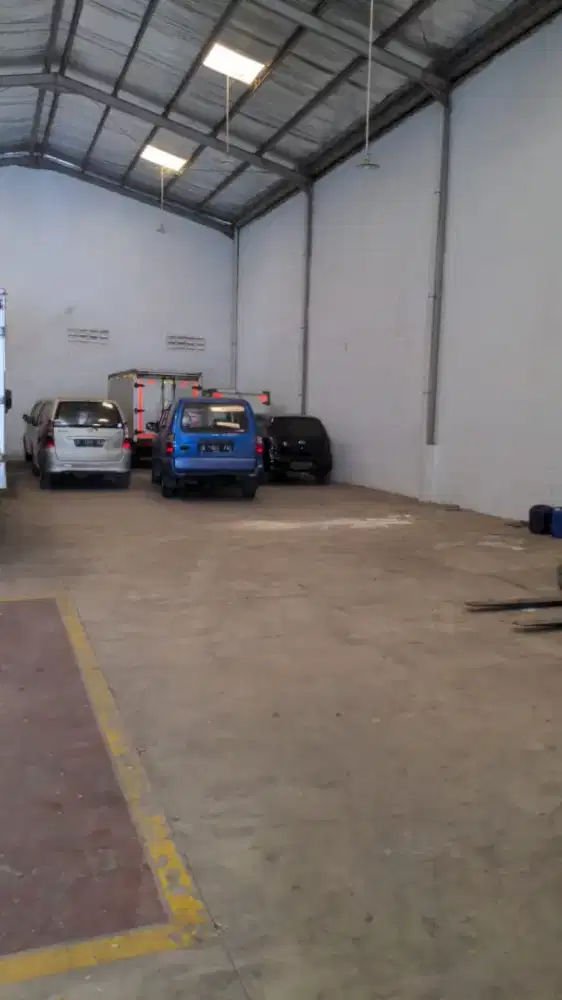 sewa murah strategis gudang di kopo bizpark cibolerang siap pakai