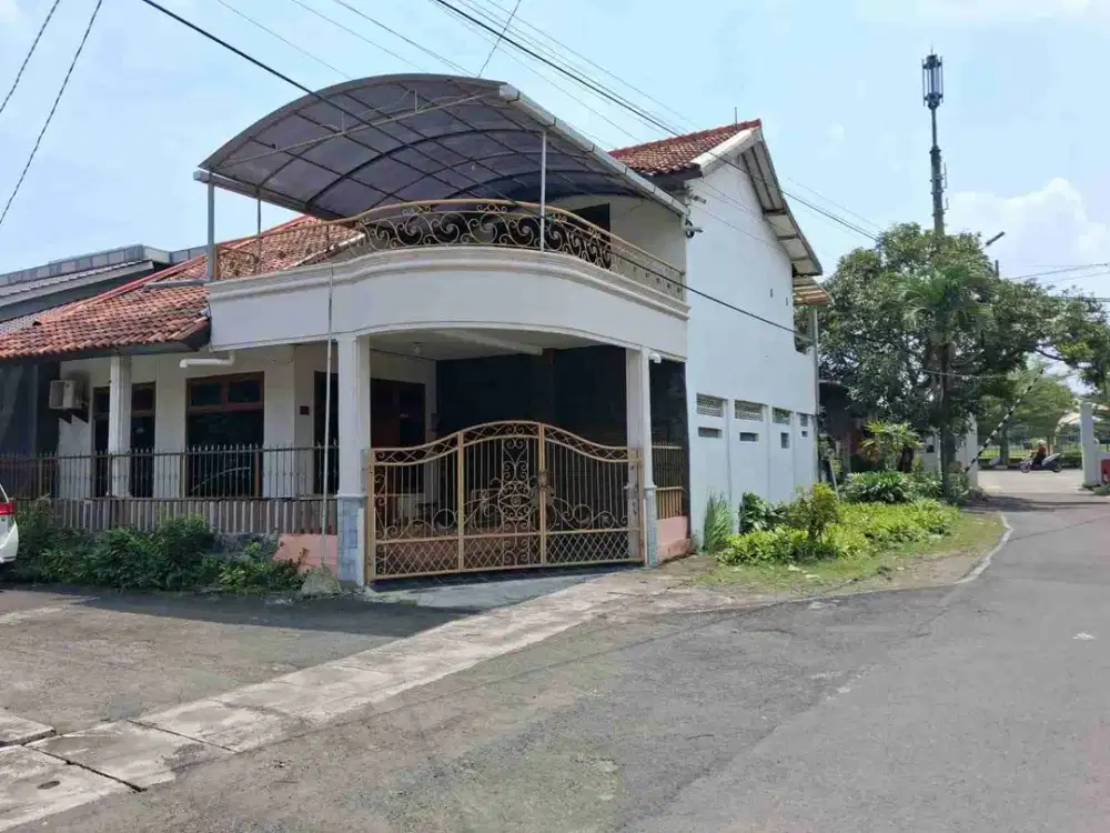 Di JUAL Rumah BAGUS Pusat KOTA Strategis & BEBAS BANJIR di Halmahera Semarang