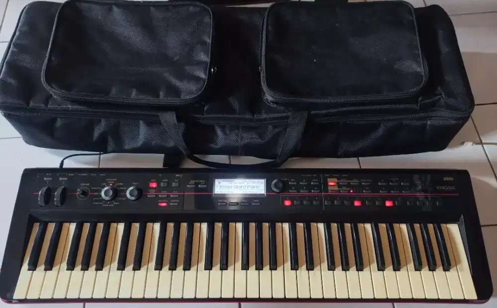 Keyboard merk KORG kross 61 normal plus gigbag super tebal