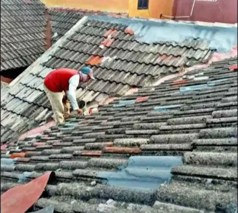 Tukang bagunan perbaikan atap bocor plafon rembes talang air. Dll