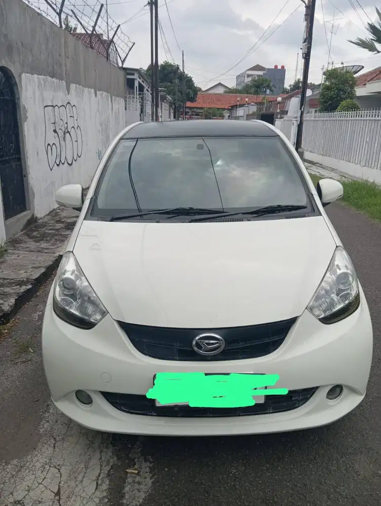 MOBIL BUILT UP DAIHATSU SIRION PUTIH 2013