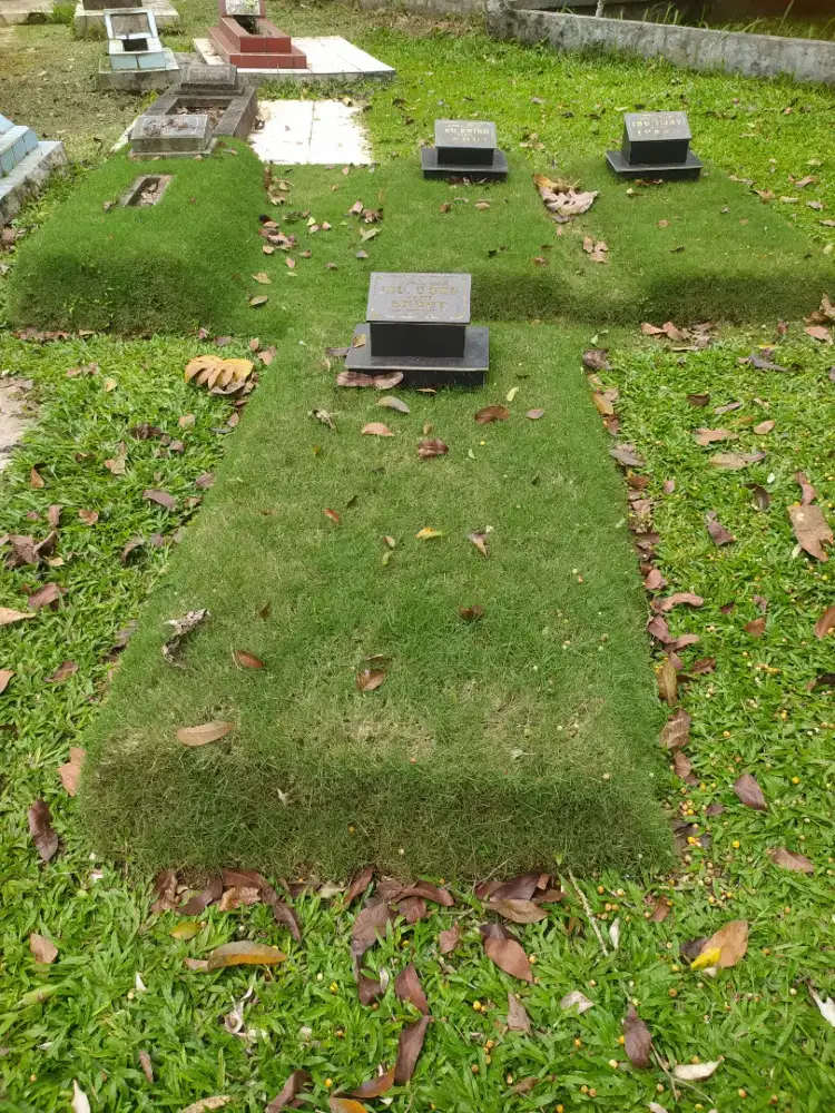 Jasa pembuatan makam dari rumput