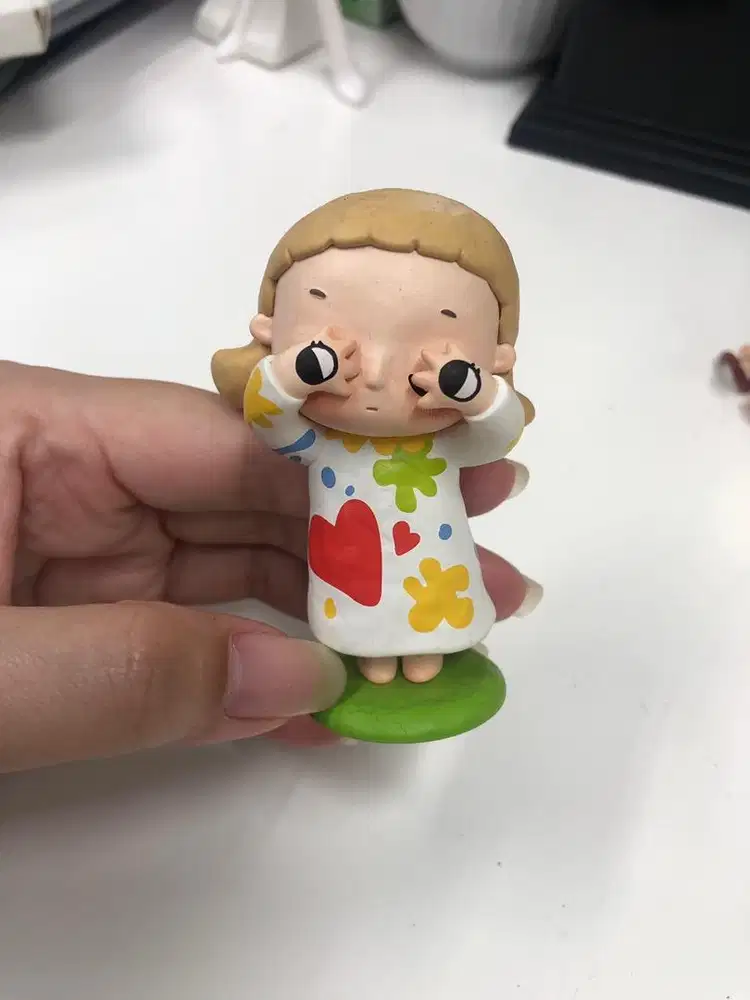 Popmart figure nyota hide seek