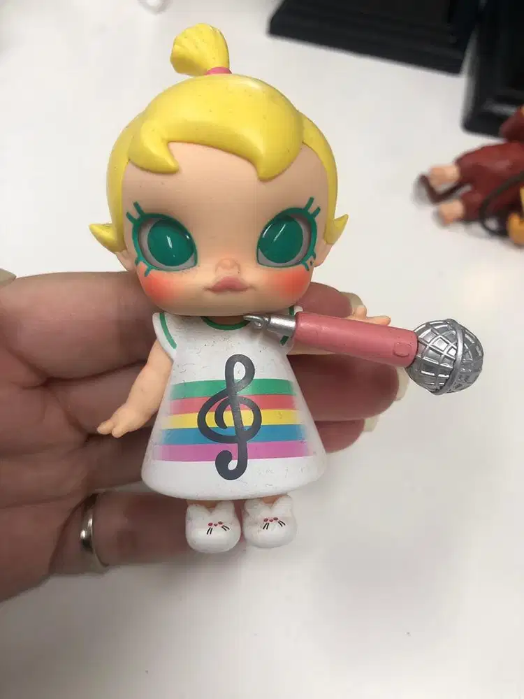 Popmart figure kenny sing