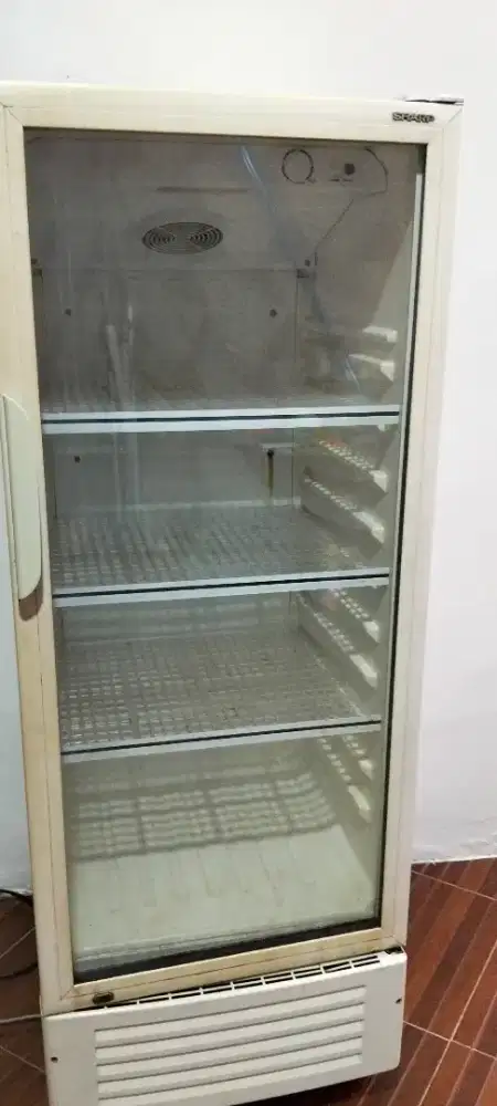 Jual Showcase kondisi apa adanya