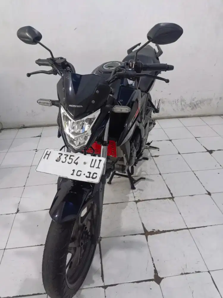 cb 150 R Thn 2015 hitam