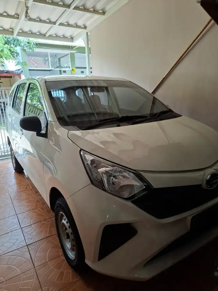 Mobil Daihatsu Sigra 1.0 DMT Manual
