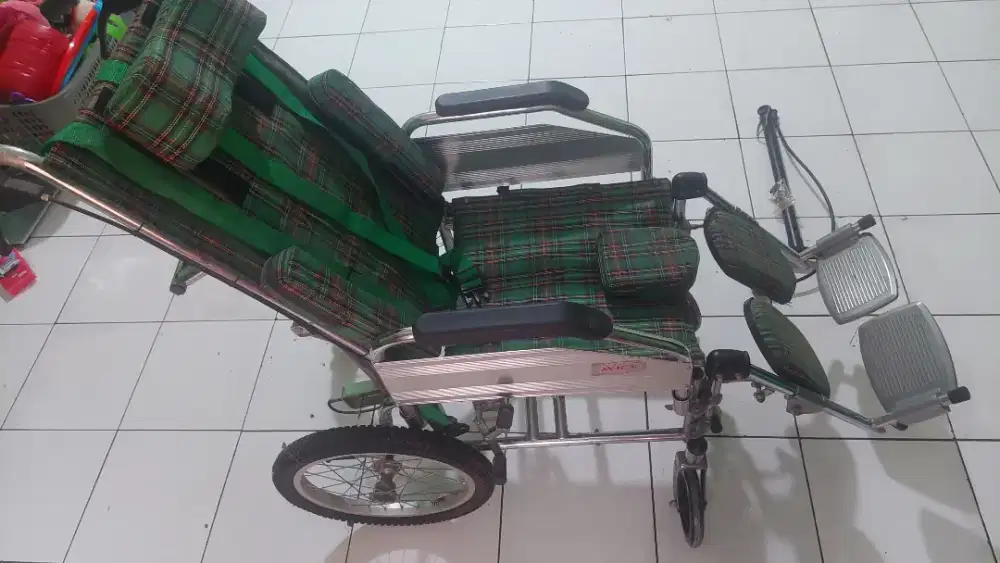 Kursi roda merk Avico