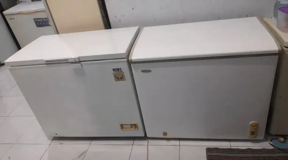 Freezer Box 200 Liter merek MODENA