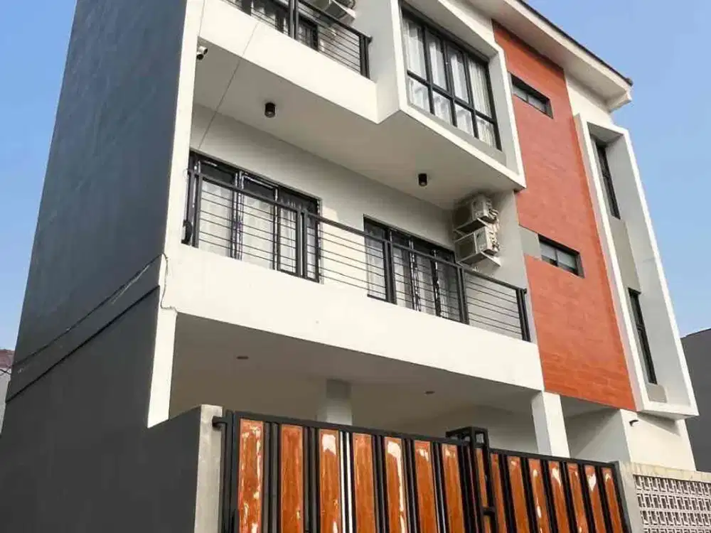 Di Jual atau Di Sewa Rumah Dua Lantai Semi Furnished di Bambu Apus Jakarta Timur