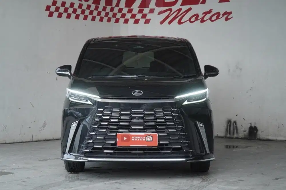 Lexus LM 350 Hybrid 2024 Hitam