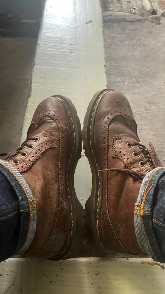 Dr martens wingtips brogue brown