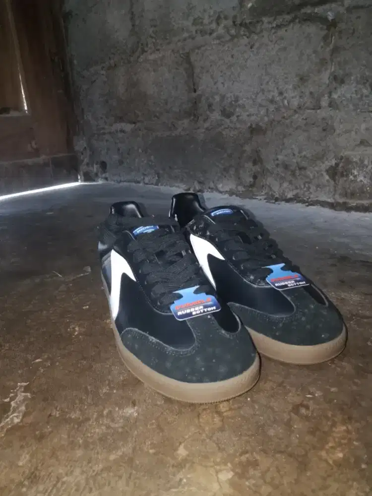 Sepatu skechers street