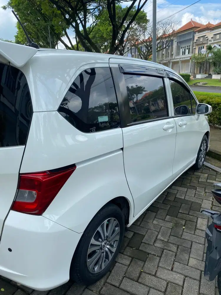 Honda Freed 2013 AT