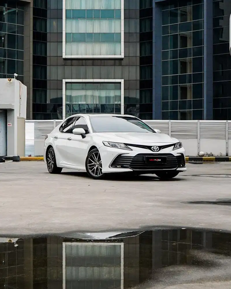 Toyota Camry 2.5 V 2022 Putih