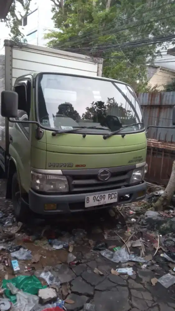 Hino Dutro 300, Engkel,  Box Almunium tahun 2013