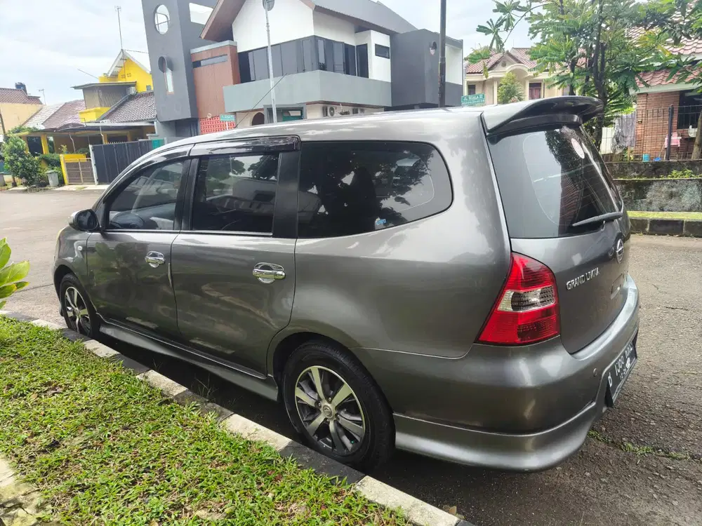 Nissan Grand livina 2011 Bensin