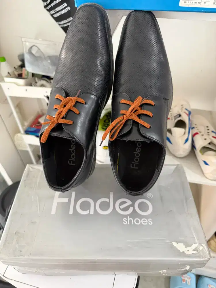 Dijual Sepatu Kulit Pria Fladeo Size 42 bekas