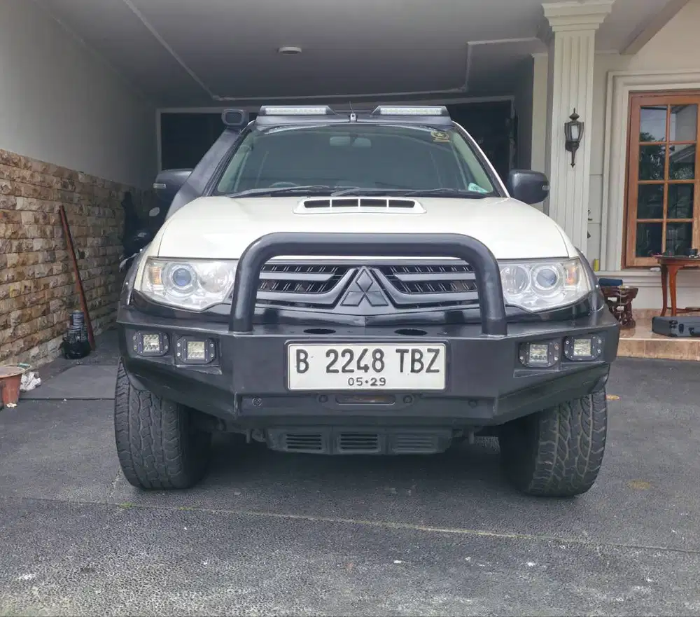 2014 Mitsubishi Pajero Sport 2.4 Dakar 4X2 SUV
