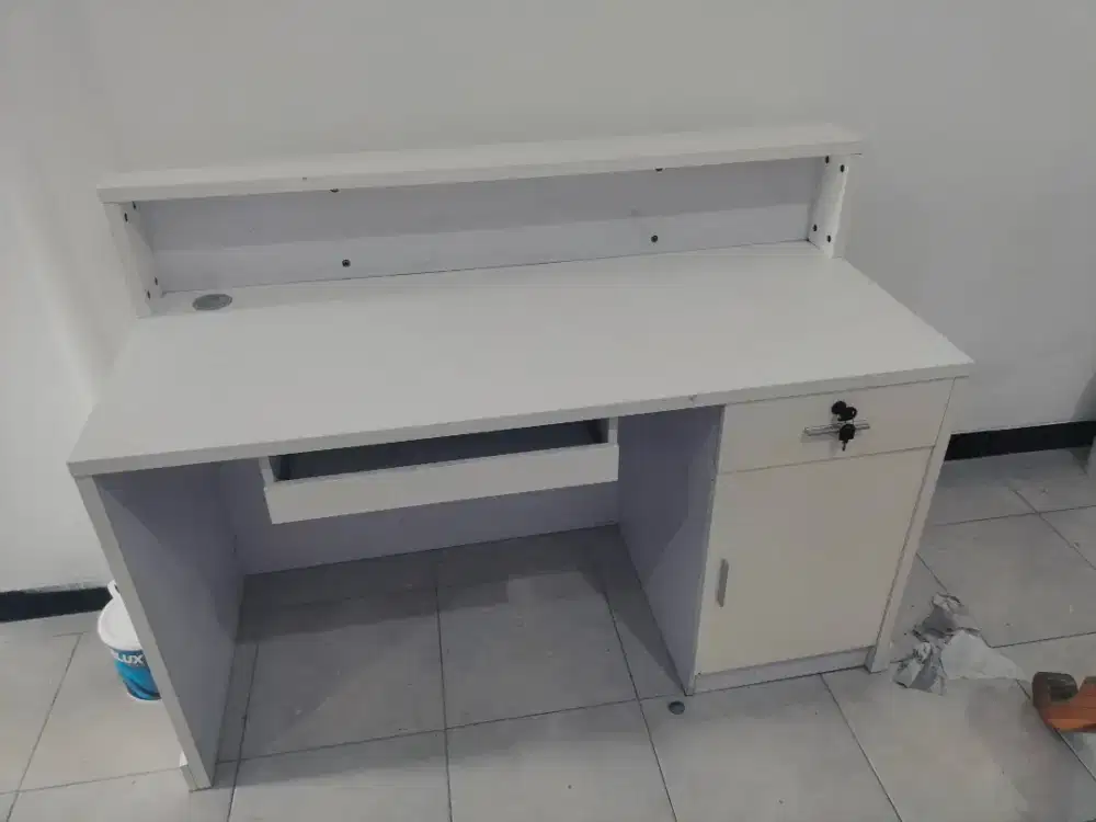 Dijual meja untuk kantor / usaha