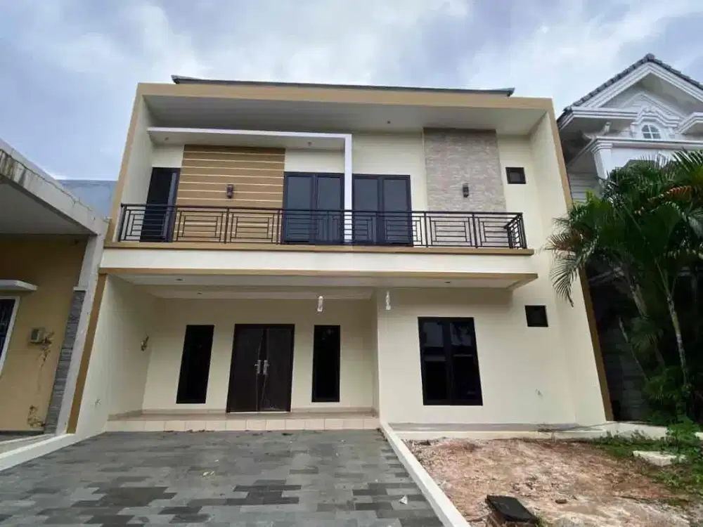 Rumah Mewah Baru Renovasi Di Kota Wisata