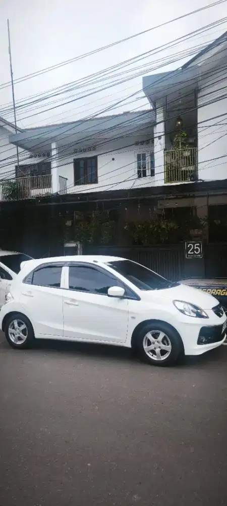 Honda brio tipe e matik km rendah