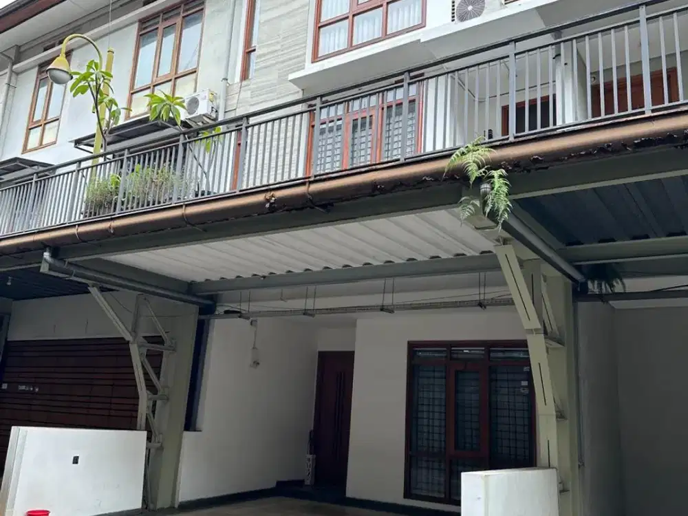 RUMAH MINIMALIS MODERN 3 LANTAI SEMI FURNISHED SIAP HUNI DI ISTANA PASTEUR REGENCY BANDUNG