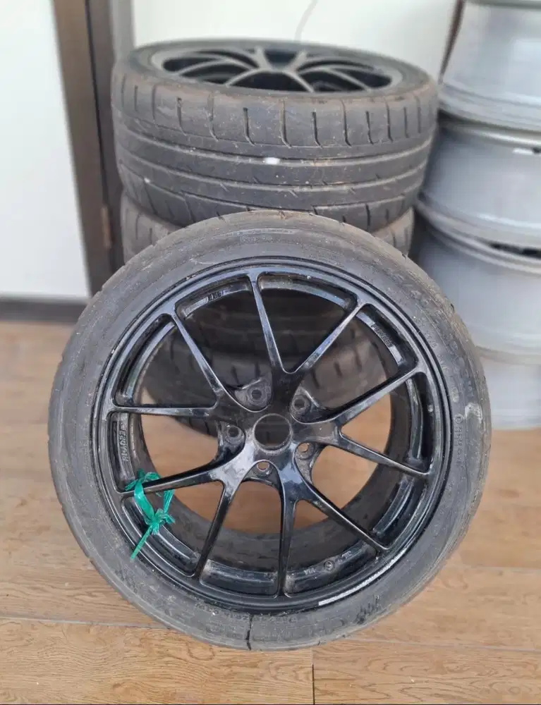 VELG BBS + BAN ( 4 4 NYA ) BEKAS PEMAKAIAN DI SCIROCCO, 1 UDH DEFECT