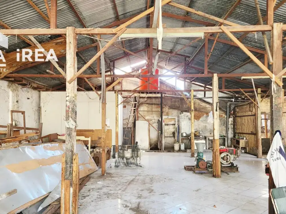 DIJUAL TANAH DAN BANGUNAN DI JEBRES DEKAT RS HERMINA