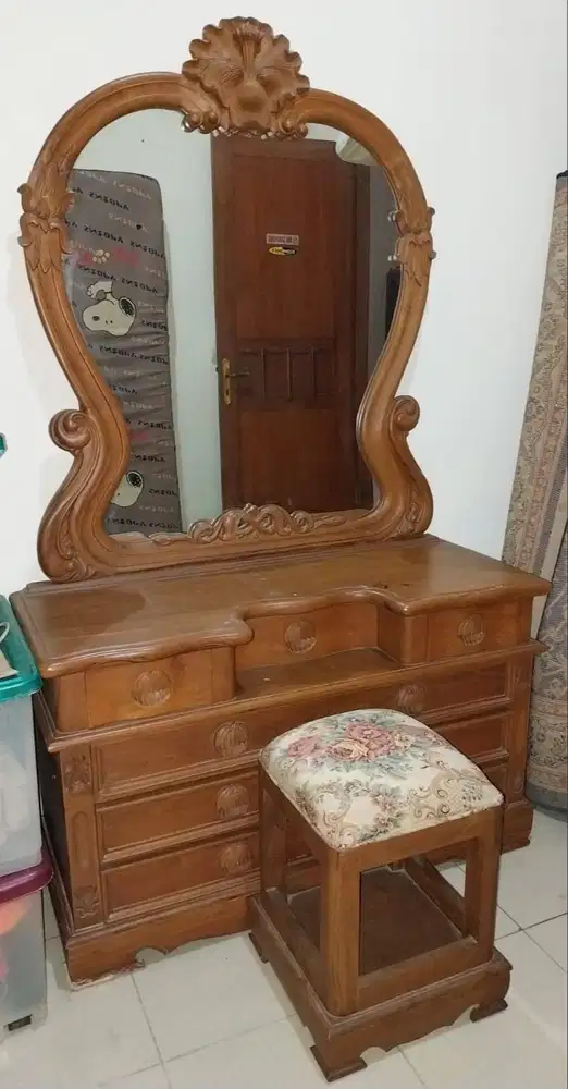 Meja Rias Jati Ukir
