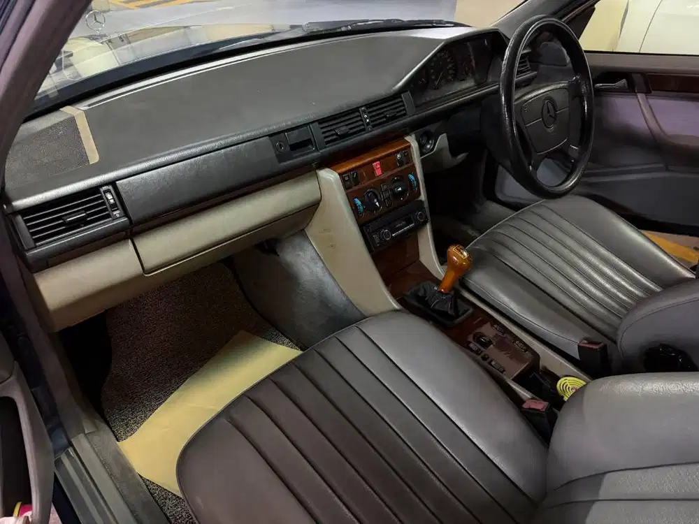 Mercedes Benz W124 | 220 M/T 1993