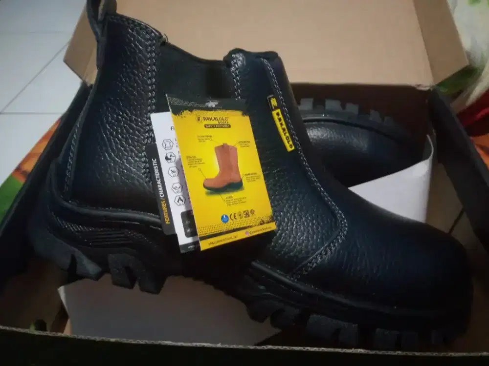 Jual sepatu kondisi masih baru