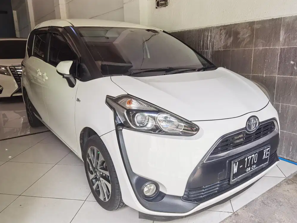 Toyota Sienta V 2016
