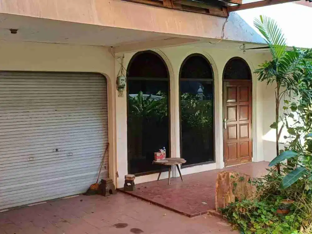 Rumah Klasik dalam lokasi hunian tenang di Tebet
