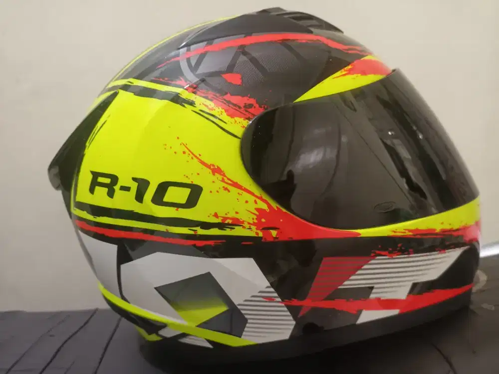 Helm KYT R10 full face