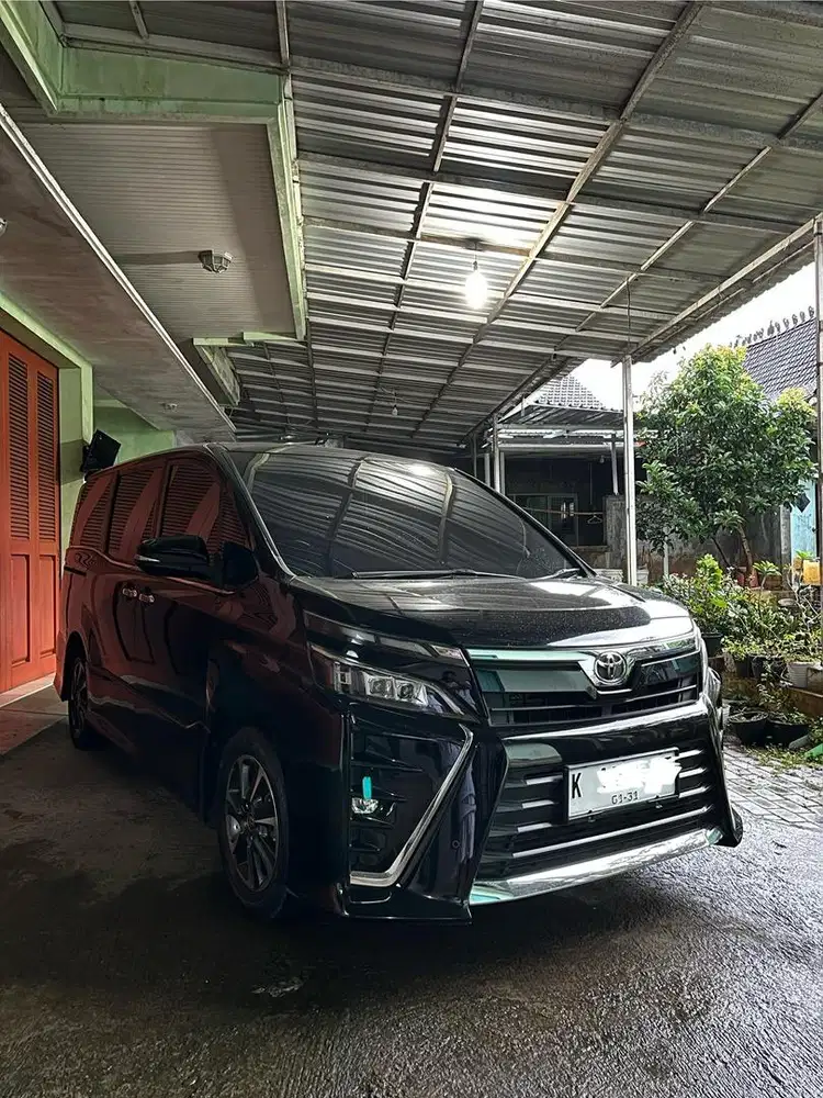 Di jual toyota voxy 2.0 at