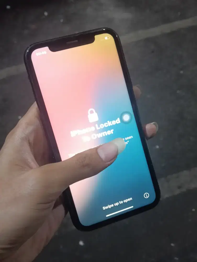 IPHONE XR LOCK I CLOUD
