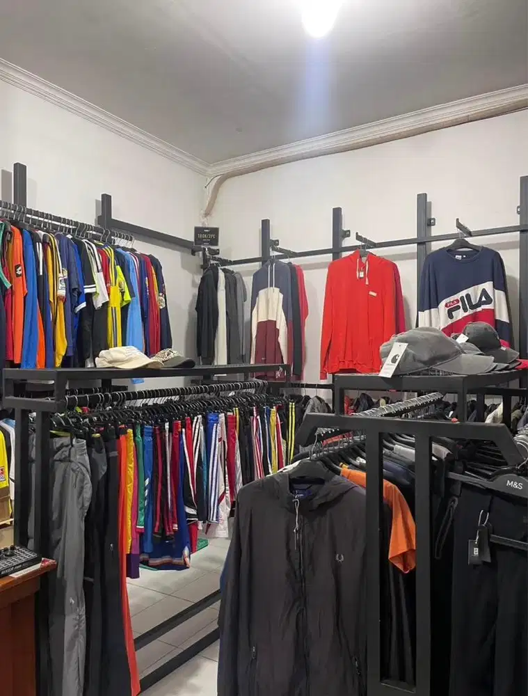 Gawang Baju Rak Dinding Gawang Holo Distro