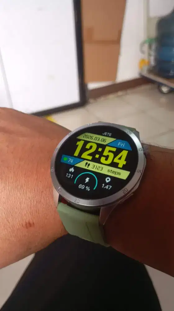 Jual aja jam tangan pria smart masih baru merek jete