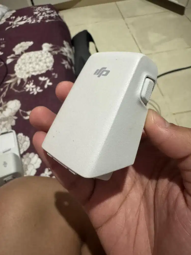 [SALE] Charging Hub DJI Flip & Battery