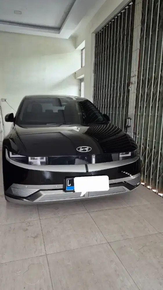 Ionic 2023  signature  hitam metalik