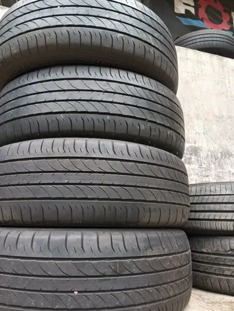 Dunlop sportmaxx 225 60 R18