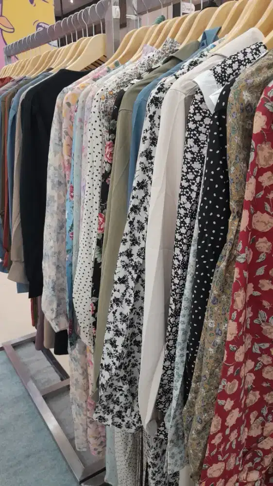 SPG baju di mall cipinang indah