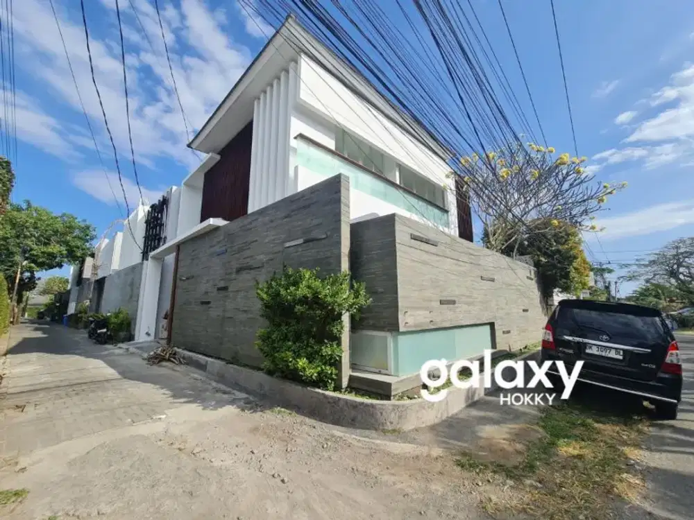 DISEWAKAN VILLA MODERN TROPIS UMALAS KEROBOKAN BADUNG
