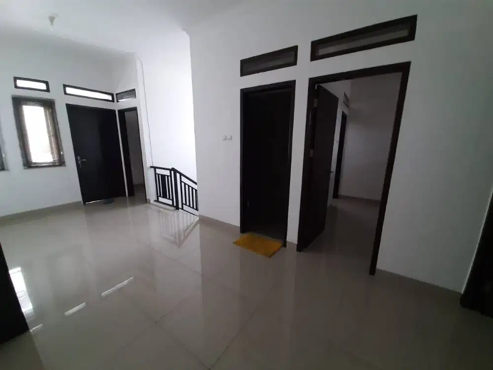 Disewakan Rumah Baru Minimalis 2 Lantai di Sayap Turangga