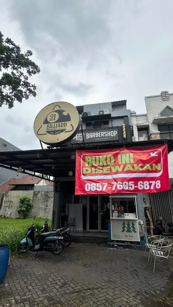 Disewakan ruko jalan utama metland puri